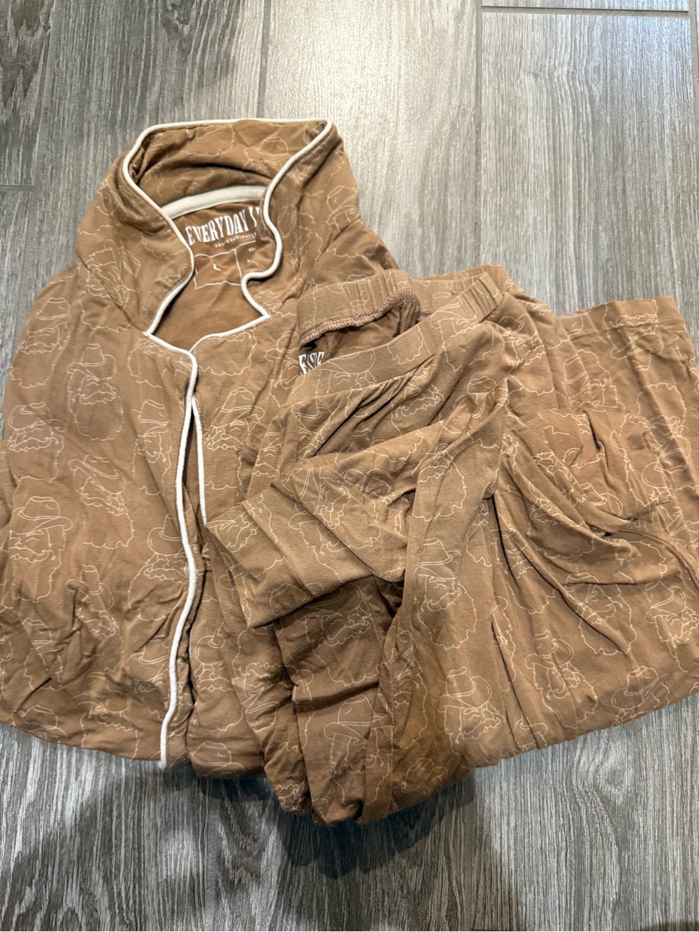 Everyday Leisure Cozy Brown Santa Pajama Set